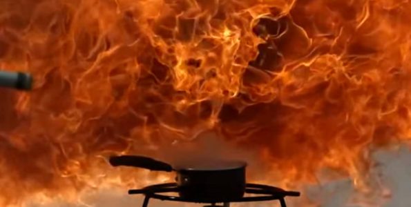 aceite hirviendo + agua